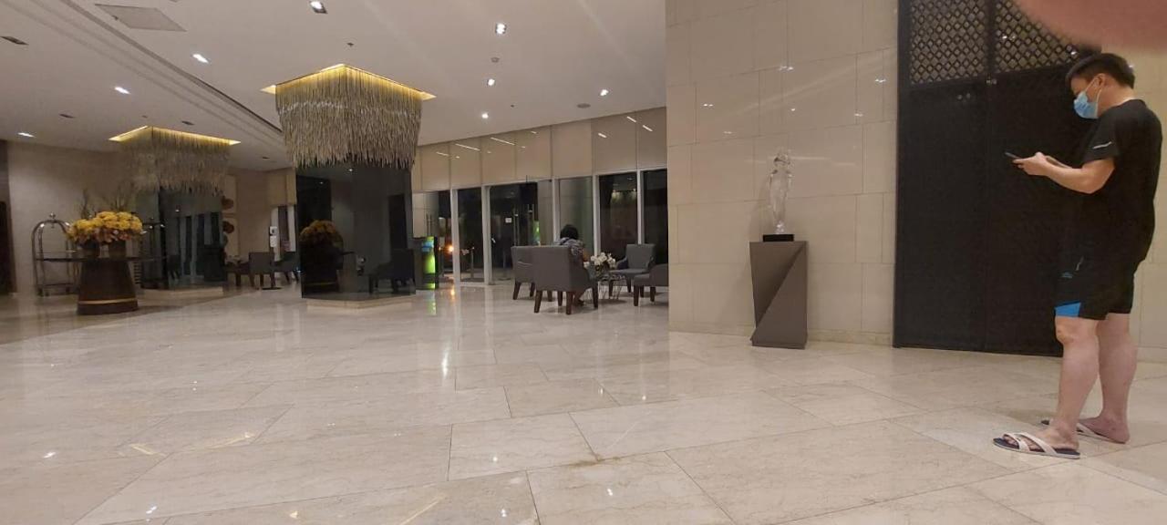 One Bedroom Unit Fame Residences Apartment *